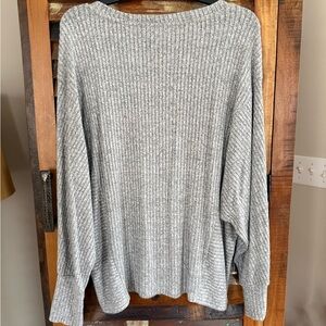 Simply Vera/VeraWang Cozy Gray Ribbed Bat-Sleeve Sweater
